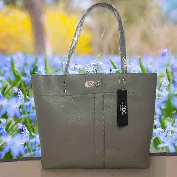 Last one 5⭐️rated BCBG Paris set of 2 bags - Picture 1 of 9